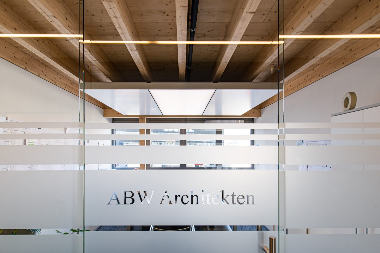 ABW Architekten - Heiz-Kühldecke mit Licht und Akustik von interpanel 03 ABW Architekten Heiz Kühldecke mit Licht und Akustik von interpanel 03 - ABW Architekten Heinz Binder + Partner
