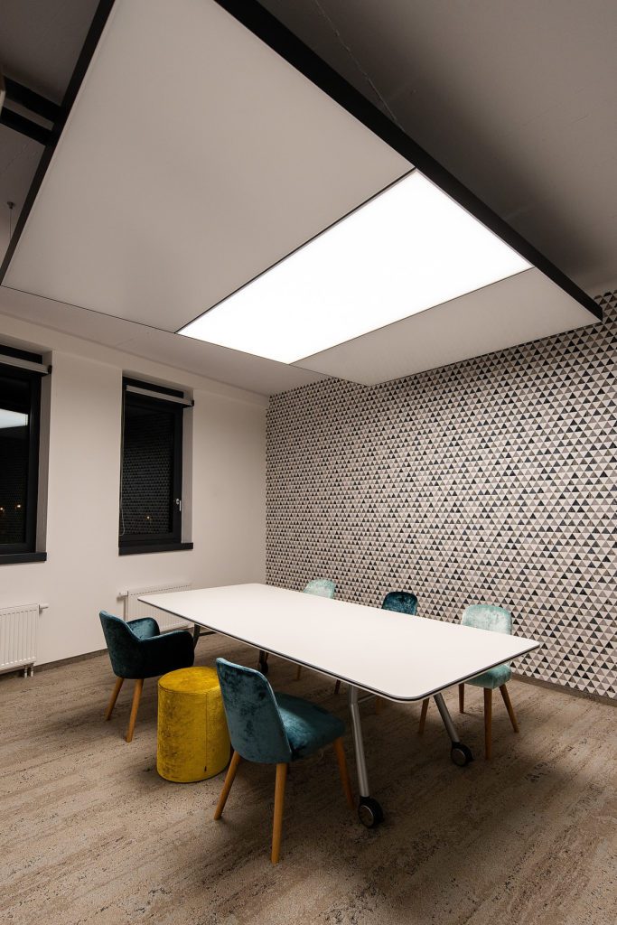 1026 2018 interpanel blum referenz 683x1024 - Wohlfühlklima statt Hitze! Kühlsegel oder Klimaanlage im Büro?