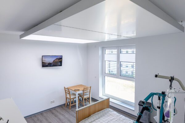 2616 interpanel ref overath2022 600x400 - Sanierung im Bestand mit Büro, Pflege und Restaurant in Overath