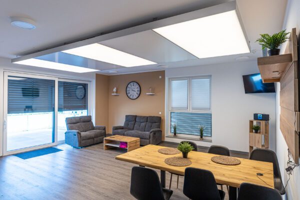 2620 interpanel ref overath2022 600x400 - Sanierung im Bestand mit Büro, Pflege und Restaurant in Overath